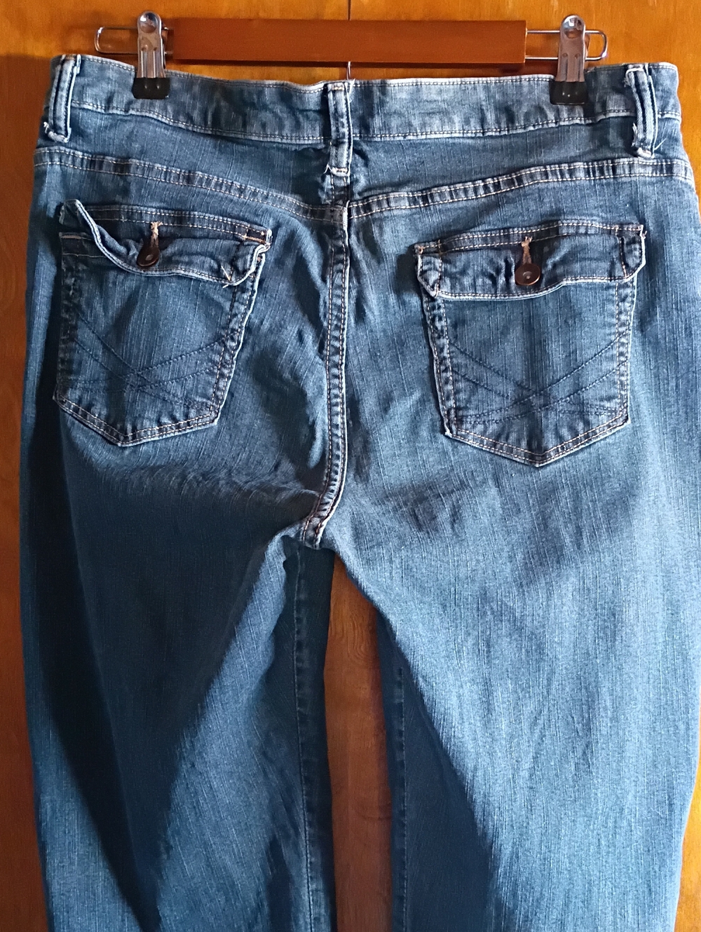 Lee Women’s Straight Jeans in Medium Blue with Back Pocket Flaps